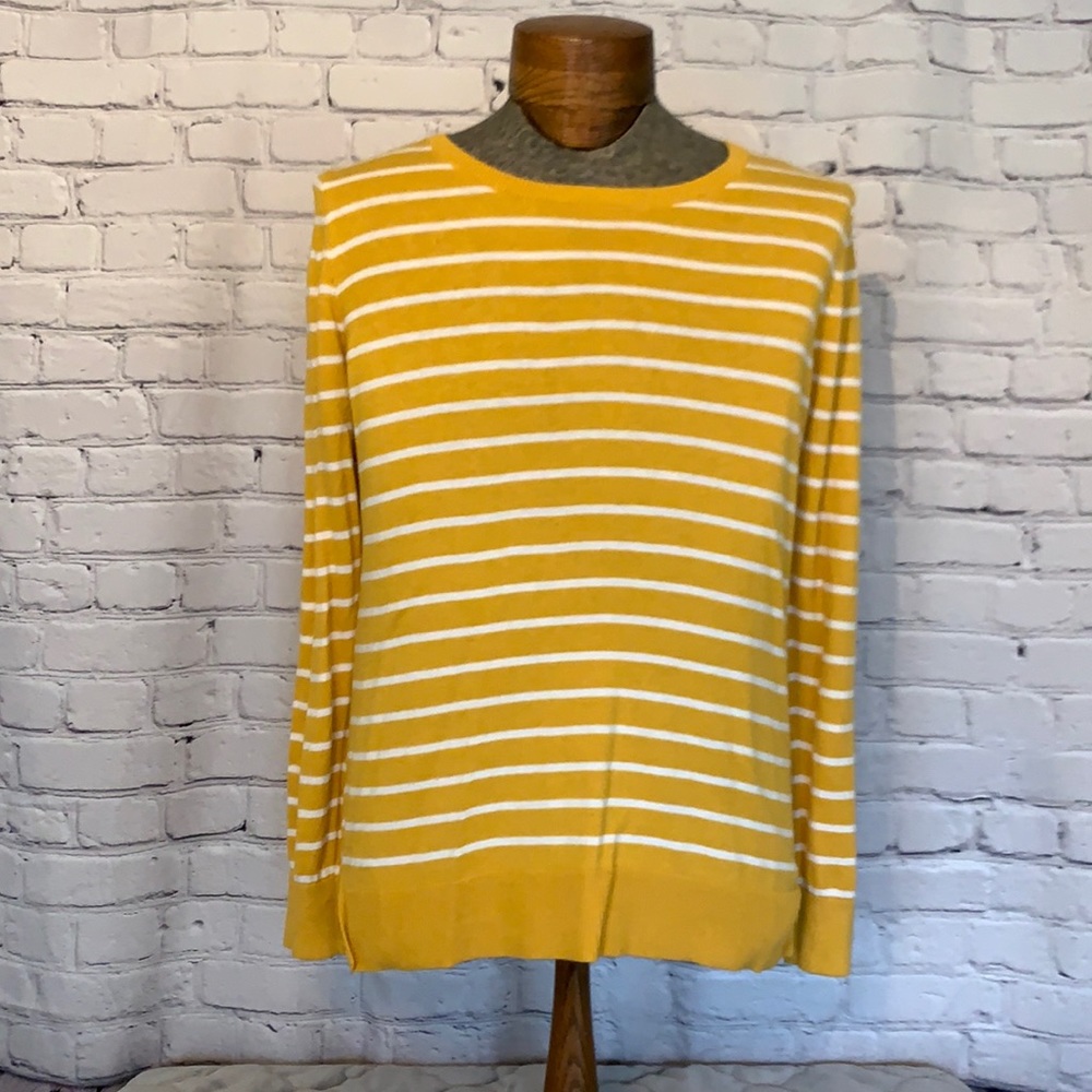 🌻EUC🌻 Old Navy Women’s Crew Neck Sweater
